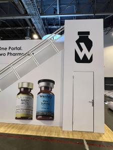 RENTAL: RE-9020 Medium Double Deck Design with Extrusion Drop Ceiling -- View 5